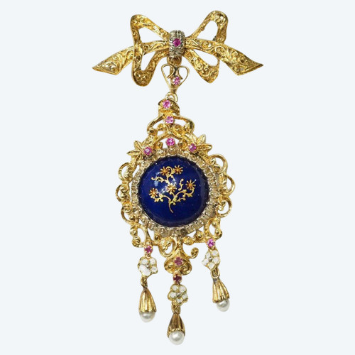 Pendant brooch in yellow gold, rubies and pearls