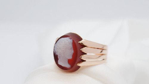 Anello Chevalière con cammeo in oro rosa anni '50