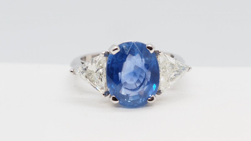 Bague Sertie d'Un Saphir  De Ceylan