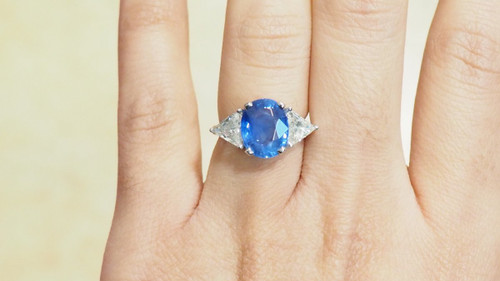 Bague Sertie d'Un Saphir  De Ceylan