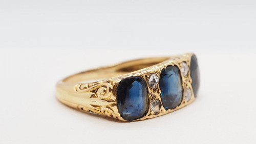 Strumpfbandring aus Gold, Saphiren und Diamanten