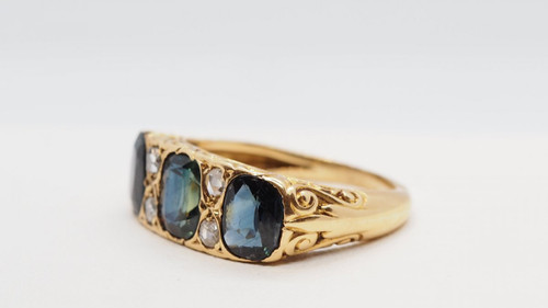 Strumpfbandring aus Gold, Saphiren und Diamanten