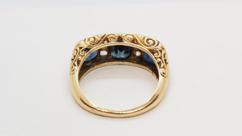 Strumpfbandring aus Gold, Saphiren und Diamanten