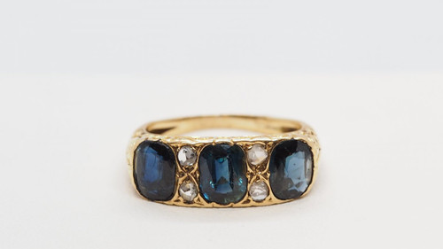 Strumpfbandring aus Gold, Saphiren und Diamanten