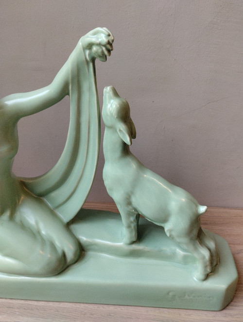 Skulptur - Frau und Hirschkuh - G. Ninin - V. 1930.