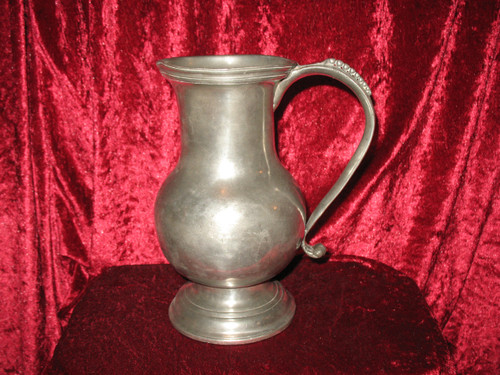 Pot à eau en étain de forme balustre anse chenille époque début 18ème