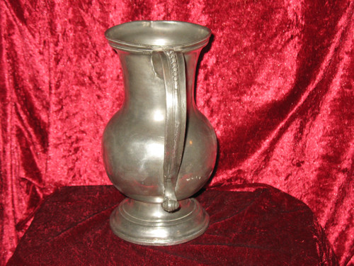 Pot à eau en étain de forme balustre anse chenille époque début 18ème
