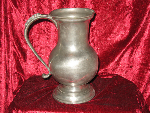 Pot à eau en étain de forme balustre anse chenille époque début 18ème