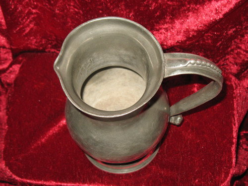 Pot à eau en étain de forme balustre anse chenille époque début 18ème