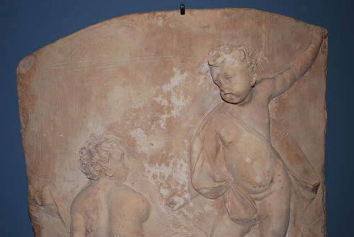 Raro Piatto In Terracotta Ad Altorilievo, Amorini Settecento