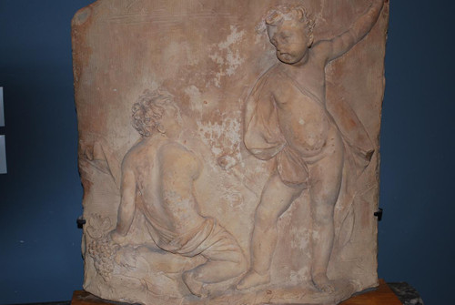 Raro Piatto In Terracotta Ad Altorilievo, Amorini Settecento