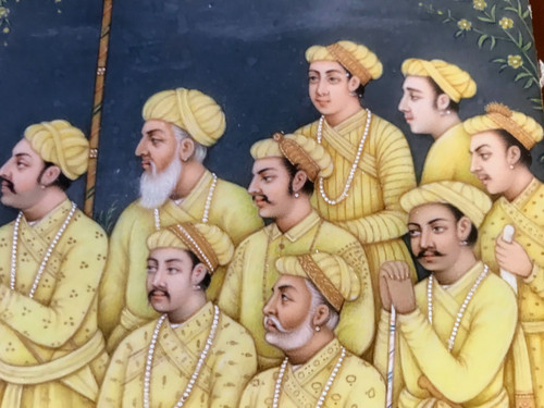 Kaiser Akbar der Große (1542-1605) empfängt auf einer Terrasse, umgeben von seinem Hofstaat, eine Delegation von Würdenträgern