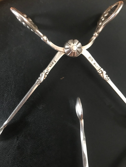 Coppia di pinze da zucchero intorno al 1920, firmate Georg JENSEN