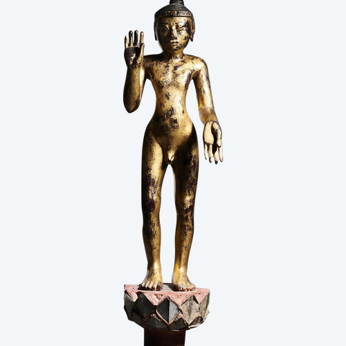 Bouddha enfant debout en Abhaya et Varada Mudra – Bois laqué et doré, Birmanie, XIXe siècle