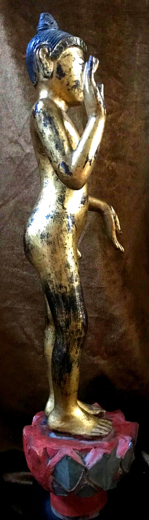 Bouddha enfant debout en Abhaya et Varada Mudra – Bois laqué et doré, Birmanie, XIXe siècle