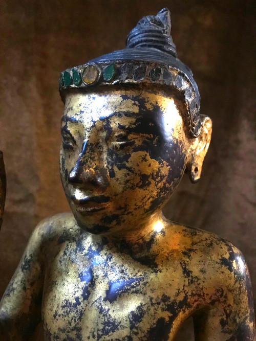 Bouddha enfant debout en Abhaya et Varada Mudra – Bois laqué et doré, Birmanie, XIXe siècle