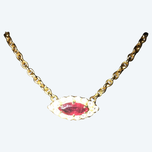 Collana di rubini taglio navette circondati da diamanti