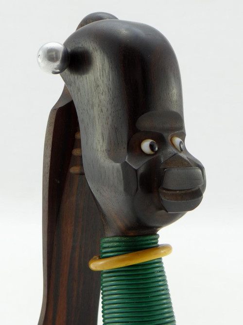 Années 1930, Période Art-Déco, Casse-noix Africaniste En ébène De Macassar, fil plastifié et verre.