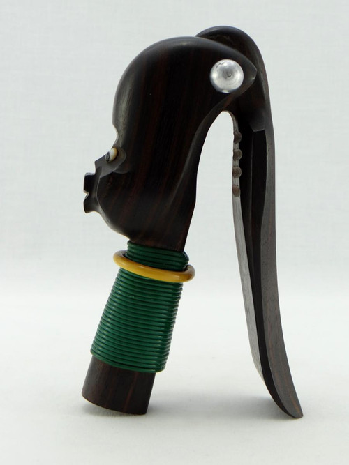 Années 1930, Période Art-Déco, Casse-noix Africaniste En ébène De Macassar, fil plastifié et verre.