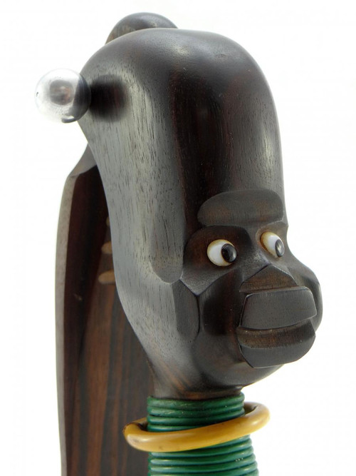 Années 1930, Période Art-Déco, Casse-noix Africaniste En ébène De Macassar, fil plastifié et verre.