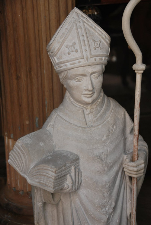Statue En Pierre Saint Yves