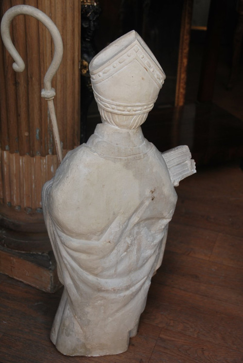 Statue En Pierre Saint Yves