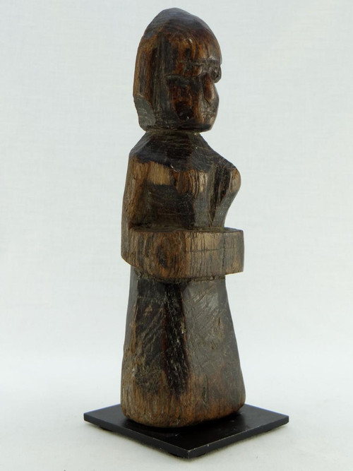 India, XIX secolo o prima, statuetta di divinità in legno intagliato.