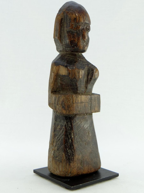 India, XIX secolo o prima, statuetta di divinità in legno intagliato.
