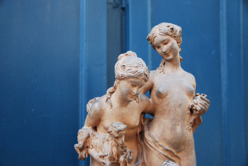 Donne originali in terracotta in stile antico