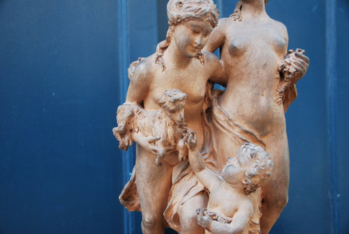 Donne originali in terracotta in stile antico