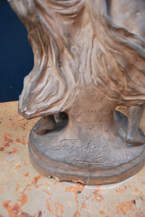 Donne originali in terracotta in stile antico