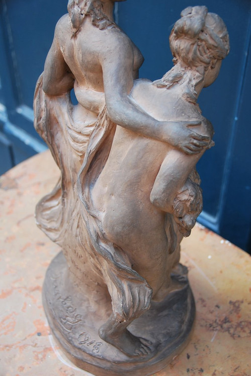 Donne originali in terracotta in stile antico