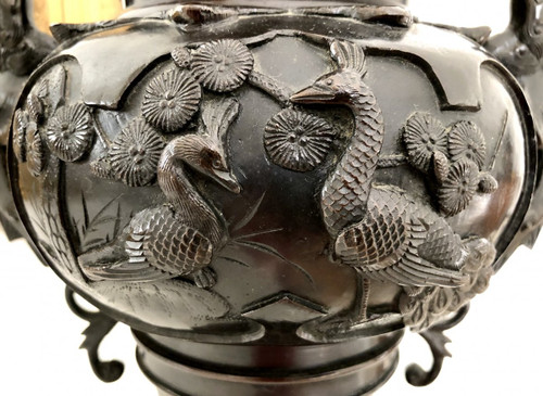 China, XIXth Century, Important Bronze perfume burner decorated with Dragons and Birds.