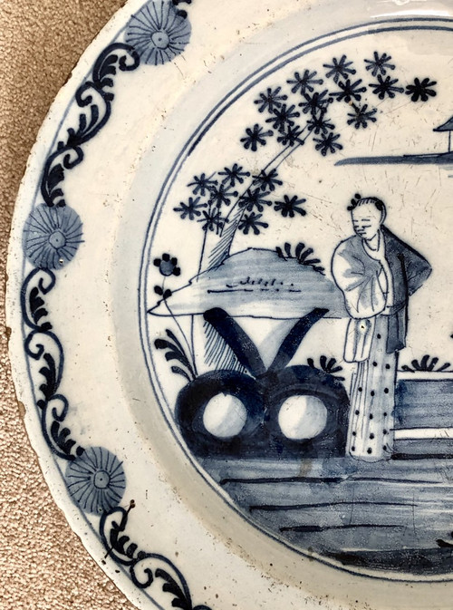 Delft, 18th century, Earthenware dish, Chinese décor in Camaïeu de Bleu.