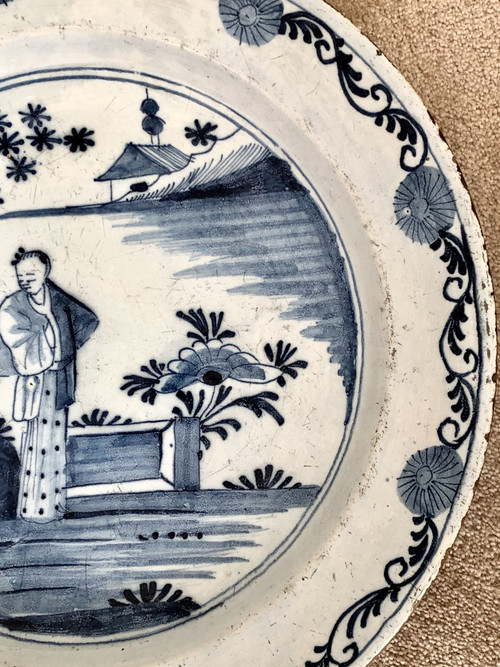 Delft, 18th century, Earthenware dish, Chinese décor in Camaïeu de Bleu.