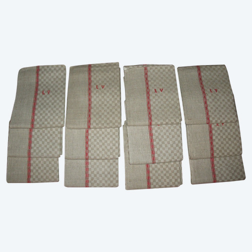 12 strofinacci di lino a scacchi con 3 iniziali LV ricamate in rosso, perfette condizioni