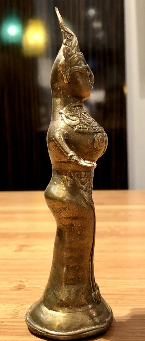 Indien, Golf von Bengalen, Anfang des 20. Jahrhunderts, Dokhra-Statuette einer Gottheit.