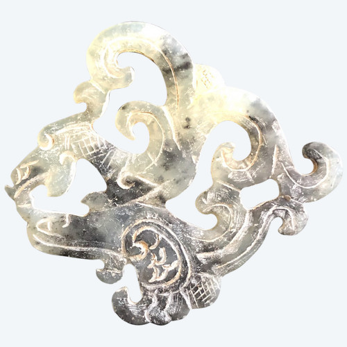 Chine, Ancienne Plaque De Jade Sculpté Et Ajouré Esprit Dynastie Des Han Occidentaux.