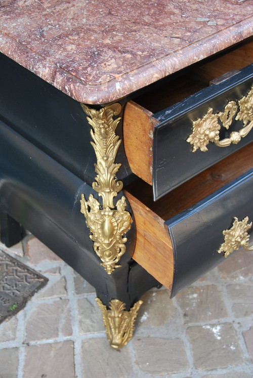 Commode Tombeau Laquée Noir, Bronzes C Couronné Epoque Louis XV
