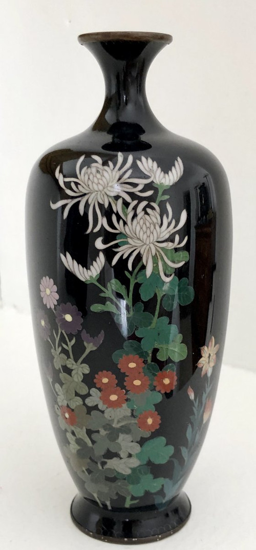 Giappone, ultima decade del XIX secolo, epoca Meiji, Coppia di vasi cloisonné in filo d'argento.