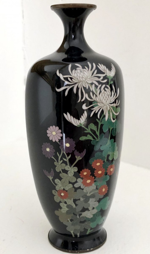 Giappone, ultima decade del XIX secolo, epoca Meiji, Coppia di vasi cloisonné in filo d'argento.