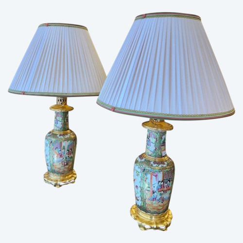 Paire De Lampes En Porcelaine De Chine