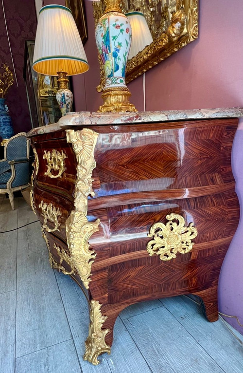 Commode époque Régence Estampillée Hedouin