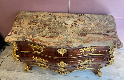 Commode époque Régence Estampillée Hedouin