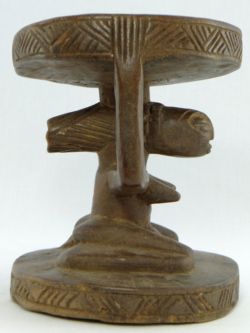 Rep. Dem. Du Congo, popolo Luba/Hemba, Figura femminile scolpita in legno con sede a cariatide.