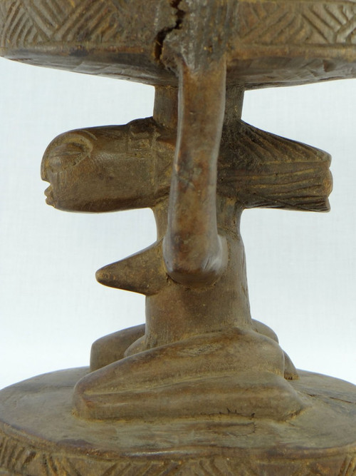 Rep. Dem. Du Congo, popolo Luba/Hemba, Figura femminile scolpita in legno con sede a cariatide.