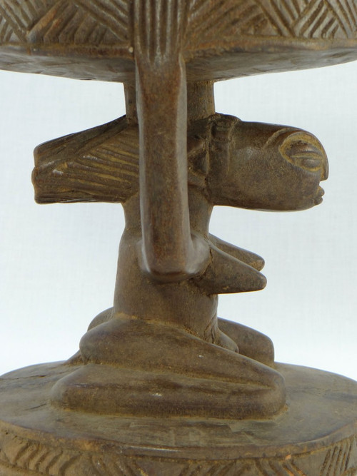 Rep. Dem. Du Congo, popolo Luba/Hemba, Figura femminile scolpita in legno con sede a cariatide.