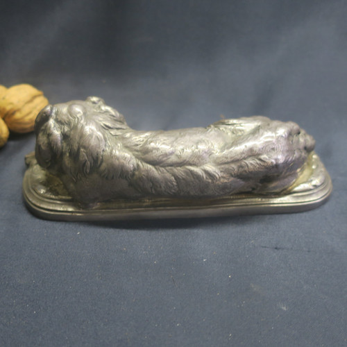 Chien en bronze argenté, signé Hingre