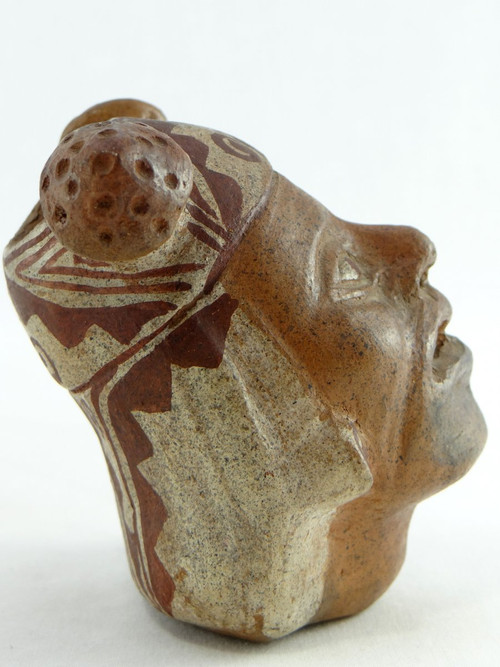 Perù, Cultura Mochica, Antico vaso con ritratto di testa maschile.