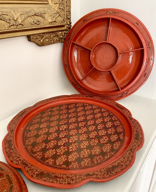 Birma, 1950/1960er Jahre, Gedecktes Display Auf Lack-Tablett.